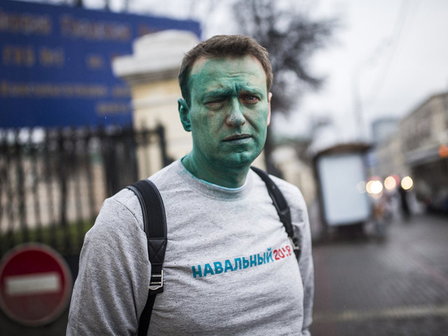 Сети появилось видео нападения на Навального с зеленкой 27 апреля Сети появилось видео нападения на Навального с зеленкой 27 апреля