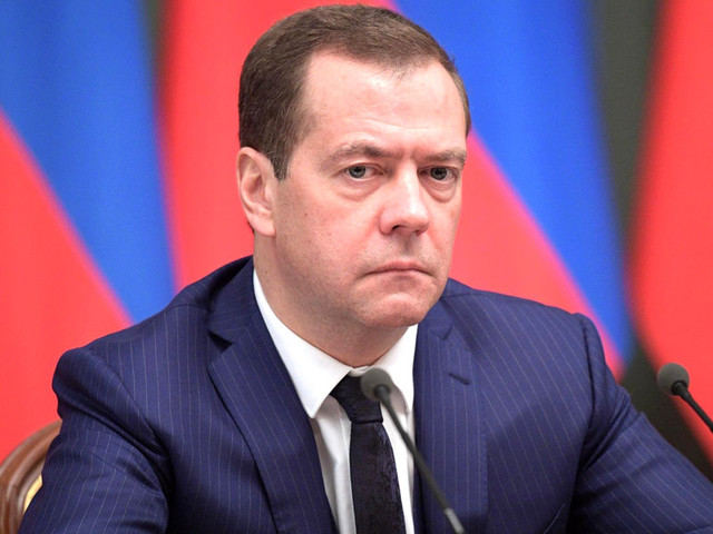 ФСБ засекретила ответ на депутатский запрос о "тайной империи" Медведева ФСБ засекретила ответ на депутатский запрос о "тайной империи" Медведева
