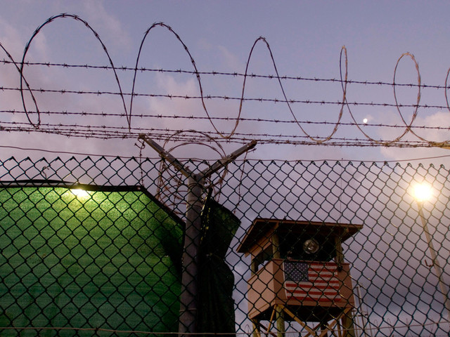 Британцы сняли реалити-шоу с пытками добровольцев для воссоздания жизни заключенных в тюрьме "Гуантанамо"
