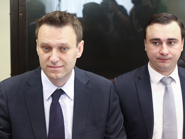Суд обязал Навального удалить "порочащие" Усманова публикации и фильм "Он вам не Димон" Суд обязал Навального удалить "порочащие" Усманова публикации и фильм "Он вам не Димон"