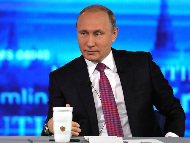 Путин провел 15-ю прямую линию: пообещал решить проблемы на местах и рассказал о внуках Путин провел 15-ю прямую линию: пообещал решить проблемы на местах и рассказал о внуках