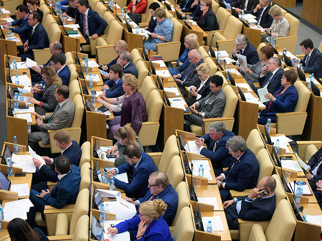 В Госдуме определились с текстом присяги для получения гражданства. "Неописуемый восторг" Жириновского не оценили В Госдуме определились с текстом присяги для получения гражданства. "Неописуемый восторг" Жириновского не оценили