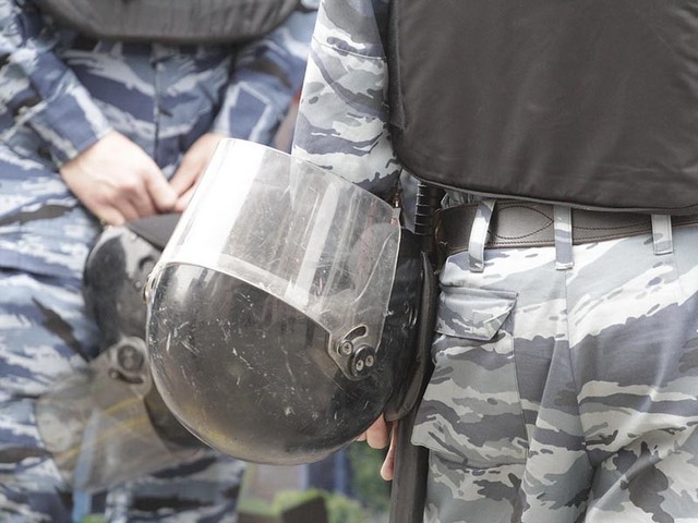 Силовики разогнали митинг против нелегальных мигрантов в Назрани Силовики разогнали митинг против нелегальных мигрантов в Назрани
