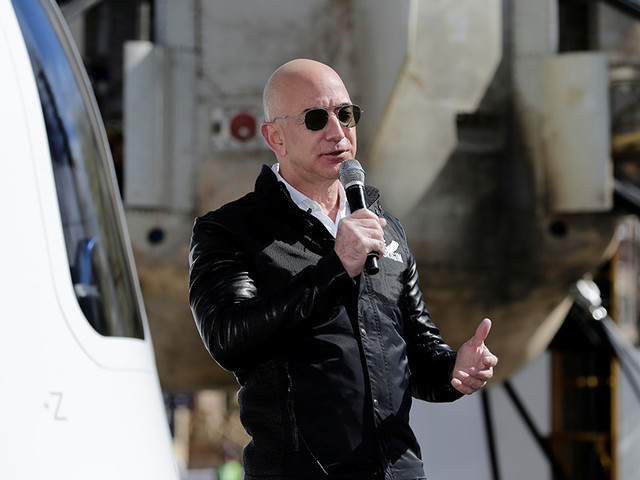 Основатель Amazon Джефф Безос стал богатейшим в мире бизнесменом, обогнав Гейтса Основатель Amazon Джефф Безос стал богатейшим в мире бизнесменом, обогнав Гейтса