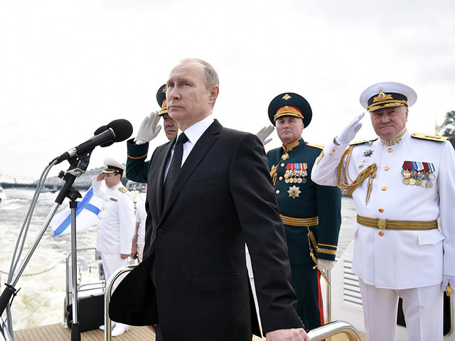 День ВМФ в Питере: морской парад принял Путин, в Кронштадт закрыли въезд День ВМФ в Питере: морской парад принял Путин, в Кронштадт закрыли въезд