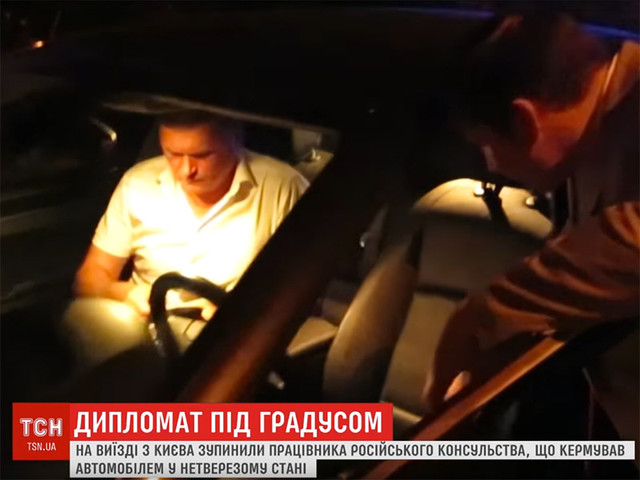 В Киеве за пьяное вождение остановили советника посла РФ из пограничной службы ФСБ В Киеве за пьяное вождение остановили советника посла РФ из пограничной службы ФСБ