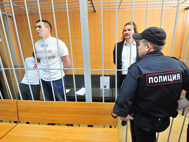 Журналиста РБК Александра Соколова осудили на 3,5 года по обвинению в экстремизме Журналиста РБК Александра Соколова осудили на 3,5 года по обвинению в экстремизме