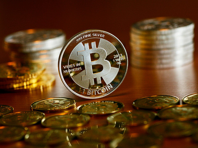 Курс биткоина превысил отметку в четыре тысячи долларов Курс биткоина превысил отметку в четыре тысячи долларов