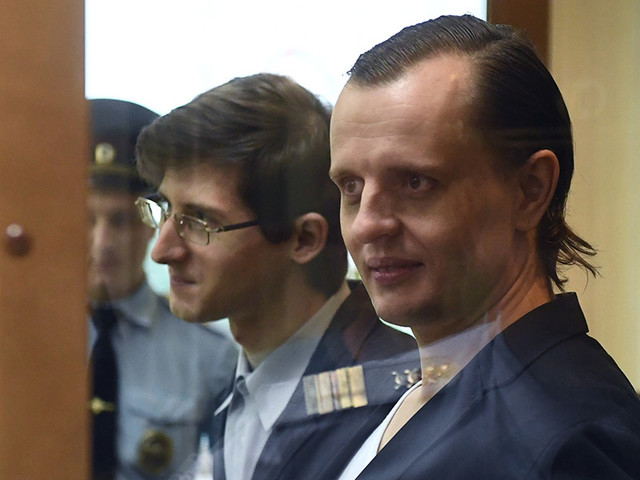 Суд приговорил к 3 годам колонии участников "Шалтай-Болтая" Суд приговорил к 3 годам колонии участников "Шалтай-Болтая"