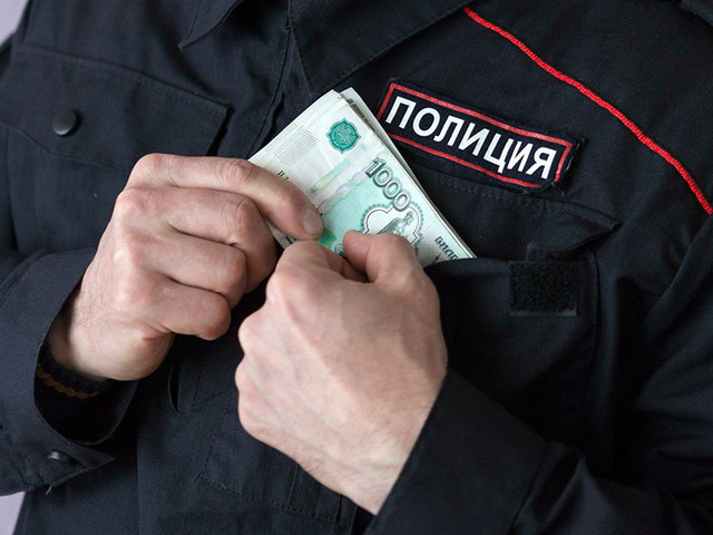 Начальника сельского пункта полиции из Подмосковья посадили под домашний арест за взятку в 17 млн рублей Начальника сельского пункта полиции из Подмосковья посадили под домашний арест за взятку в 17 млн рублей