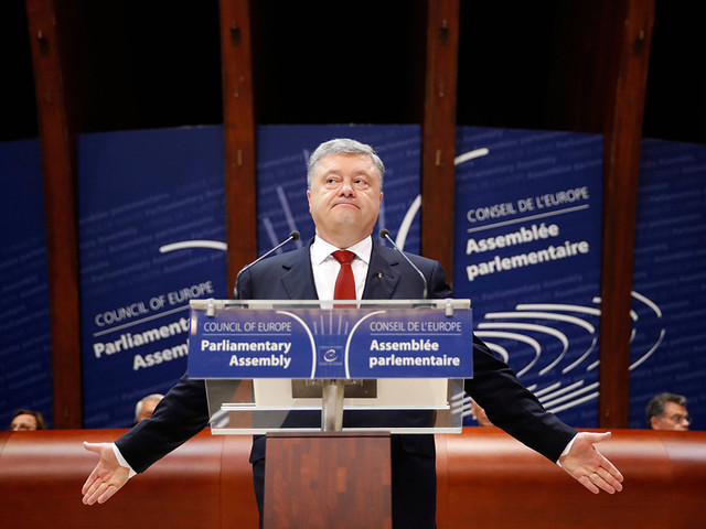 Порошенко потребовал от русскоязычной журналистки снять вышиванку Порошенко потребовал от русскоязычной журналистки снять вышиванку