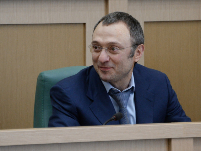 Суд не стал арестовывать Керимова, обвиненного в отмывании денег, но запретил российскому сенатору покидать Францию Суд не стал арестовывать Керимова, обвиненного в отмывании денег, но запретил российскому сенатору покидать Францию