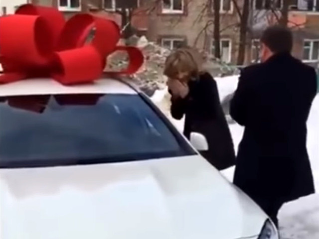 В Уфе главный борец с коррупцией подарил любимой Mercedes GLA за 2,5 млн В Уфе главный борец с коррупцией подарил любимой Mercedes GLA за 2,5 млн