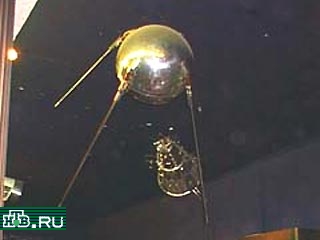 Сегодня исполняется 43 года со дня запуска Советским Союзом первого в мире искусственного спутника Земли. Спутник стартовал 4 октября 1957 года с космодрома Байконур