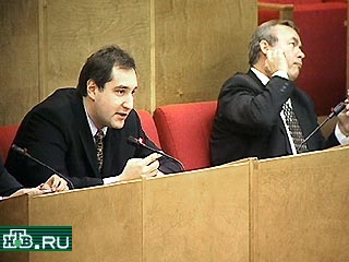 Глава думского комитета по международным делам Дмитрий Рогозин заявил сегодня журналистам, что Запад "не дождется" выдачи Милошевича