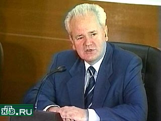 Премьер-министр России Михаил Касьянов сообщил, что Россия не собирается предоставлять политическое убежище президенту Югославии Слободану Милошевичу
