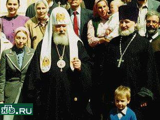 Патриарх Алексий II во время одного из пастырских визитов