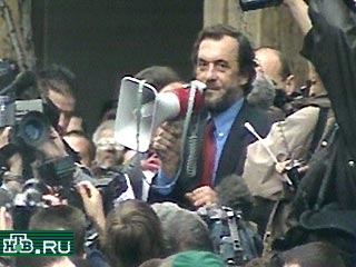 Как сообщает корреспондент НТВ Вячеслав Грунский, заседание сербского парламента накануне было главной новостью дня