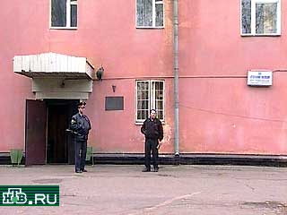 В Москве сотрудники 111-го отделения милиции задержали троих молодых людей по подозрению в совершении ограбления.