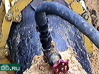 Сотрудники РУБОП по Московской области обнаружили в Ленинском районе Подмосковья самодельную "врезку" в нефтепровод.