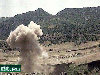 Авиация талибов нанесла мощные бомбовые удары по базам командующего войсками антиталибской коалиции Ахмад-шаха Масуда в городе Джабаль-ус-Сирадж