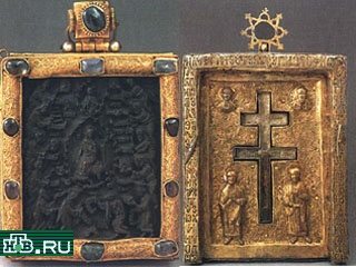Икона "Похвала Богоматери". Россия, XV в. (слева); Ставротека. Византия, XII в.