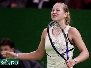 Анна Курникова вышла в четвертьфинал турнира в Цюрихе