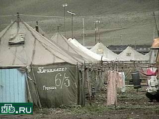 Миграционная служба Ингушетии с сегодняшнего дня не выдает беженцам из Чечни ни горячего питания, ни хлеба. У организации нет на это денег