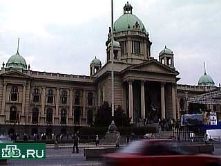 Западные информационные агентства получили доступ в здание парламента Югославии. Там происходили главные события недавней, так называемой, "бархатной" революции в этой стране
