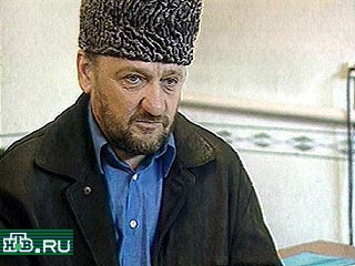 Глава администрации Чеченской республики Ахмад Кадыров накануне прибыл в Саратов с рабочей поездкой и заявил там журналистам о том, что в пятницу он провел встречу с Бесланом Гантамировым