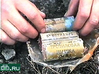 Вдоль железнодорожного полотна недалеко от города Юрга, где дислоцируется одна из крупнейших в России мотострелковых бригад, милиционеры обнаружили детали, по меньшей мере, шести взрывных устройств