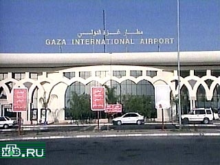 Сегодня израильские власти разрешили палестинцам вновь открыть аэропорт в секторе Газа
