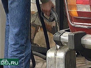 Неделю назад самый дорогой бензин в России продавали на АЗС Санкт-Петербурга. Там АИ-92 стоил 9,5 рублей. Теперь лидер России по ценам на моторное топливо - Дальневосточные АЗС