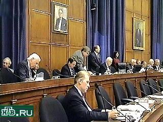Комитет по иностранным делам сената США начнет на будущей неделе слушания по сделке Гора и Черномырдина, передает НТВ со ссылкой на "Интерфакс". Республиканцы намерены использовать этот скандал в предвыборных целях