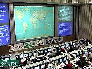 Грузовой корабль "Прогресс М-43", стартовавший с космодрома Байконур 17 октября, сегодня ночью в автоматическом режиме пристыковался к станции "Мир"