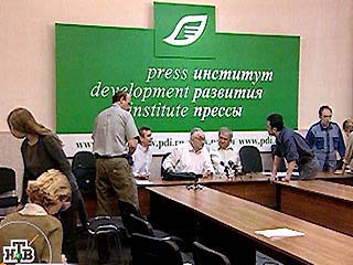 Правозащитные организации утверждают, что в России возникла угроза легализации клеветы и доносов