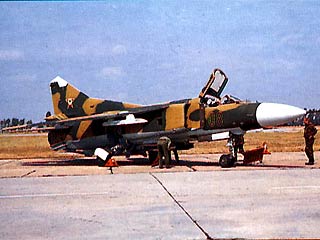 При попытке разобрать самолет МиГ-23 ранен похититель цветных металлов