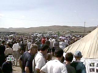 Беженцы из Чечни провели митинг протеста в лагере "Спутник" в Ингушетии
