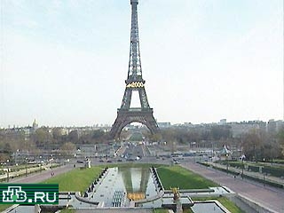 Символ Парижа - Эйфелева башня - нуждается в новом "электрическом наряде"