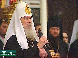 Визит   папы  Римского  на  Украину  осложнил  отношения  между  Русской  Православной Церковью и Ватиканом, считает Алексий II
