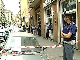 Полиция итальянского города Генуи задержала молодого человека, который якобы передал пакет с взрывчаткой одному из карабинеров города