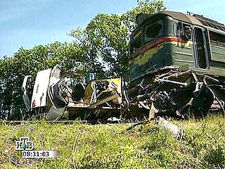 Пять человек погибли сегодня в результате столкновения пассажирского поезда с легковым автомобилем в Иркутской области