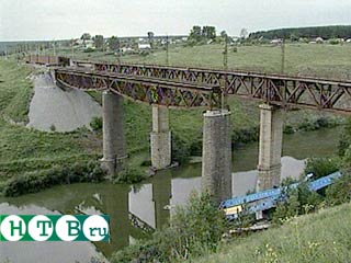 Четыре человека погибли в Свердловской области в результате обрушения моста