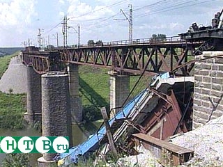 В Свердловской области ведется расследование обрушения моста через реку Пышма