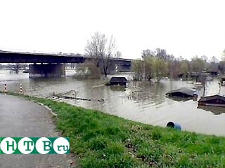 Разлившаяся река Висла прорвала защитные дамбы под польским городом Сандомир
