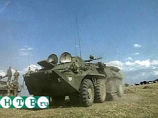 В Урус-Мартановском районе Чечни боевики подорвали радиоуправляемое взрывное устройство рядом с бронетранспортером федеральных сил