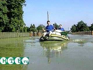 В Польше продолжается сильнейший паводок на реке Висла. В результате наводнения уже погибли по меньшей мере 30 человек, тысячи были вынуждены покинуть свои дома