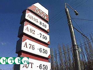 Автомобильный бензин в России за неделю с 17 по 23 июля подешевел на 0,2%.