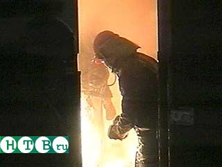 После того как пожар в одной из девятиэтажек Москвы  был ликвидирован, оперативники в сгоревшей квартире нашли труп 28-летней девушки