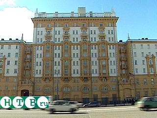 Посольство США в Москве открывает платную справочную службу
